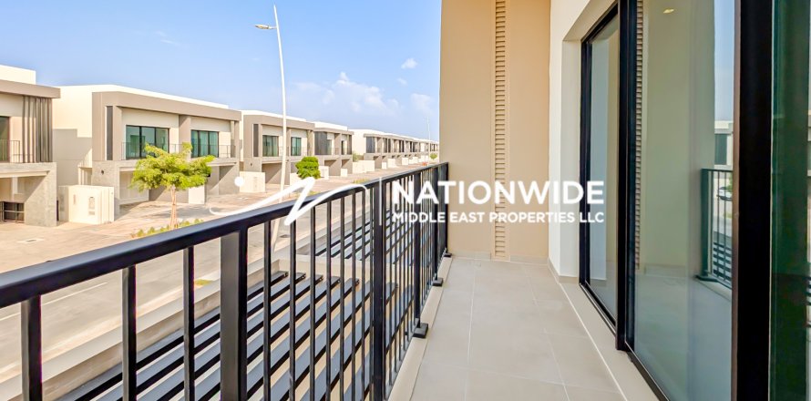 Μεζονέτα σε Abu Dhabi, ΗΑΕ 3 υπνοδωμάτια, 292 τ.μ. Αρ. 686452