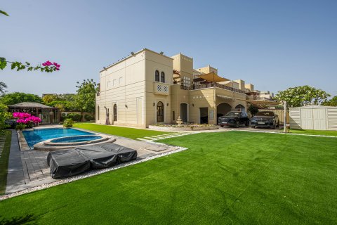 Māja Mudon, Dubaijā, AAE 4 istabas, 922.06 m2 Nr. 748612