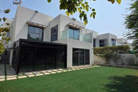 Βίλα σε Muwaileh Commercial, Sharjah, ΗΑΕ 4 υπνοδωμάτια, 380.9 τ.μ. Αρ. 762757 - φωτογραφία 3
