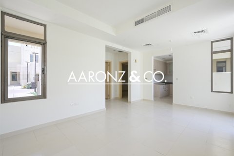 Villa til leie i Dubai, Emiratene 3 soverom, 283 kvm Nr. 670573 - Foto 2