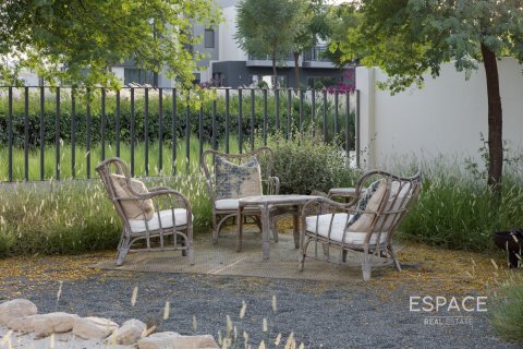 Villa til salgs i Dubai Hills Estate, Dubai, Emiratene 4 soverom, 230 kvm Nr. 661146 - Foto 2