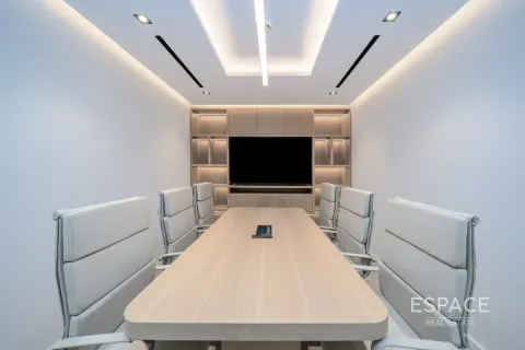 Biuro na sprzedaż w Jumeirah Lake Towers, Dubai, ZEA 117 mkw., nr 661114 - zdjęcie 2