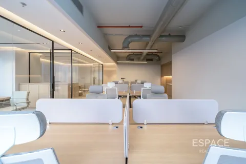 Biuro na sprzedaż w Jumeirah Lake Towers, Dubai, ZEA 117 mkw., nr 661114 - zdjęcie 6