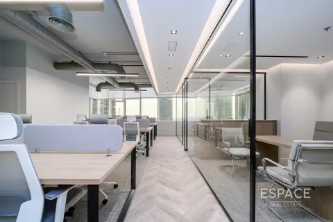 Biuro na sprzedaż w Jumeirah Lake Towers, Dubai, ZEA 117 mkw., nr 661114 - zdjęcie 18