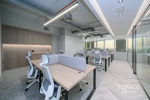 Biuro na sprzedaż w Jumeirah Lake Towers, Dubai, ZEA 117 mkw., nr 661114 - zdjęcie 5