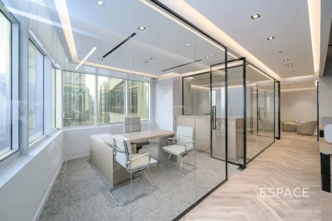 Biuro na sprzedaż w Jumeirah Lake Towers, Dubai, ZEA 117 mkw., nr 661114 - zdjęcie 3