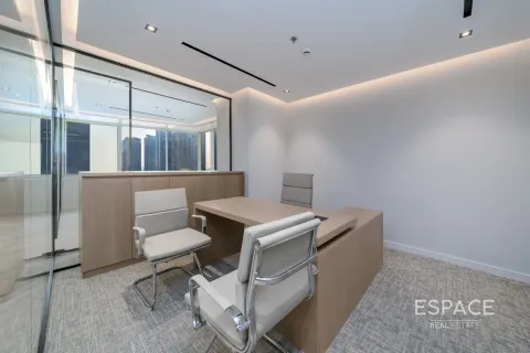 Biuro na sprzedaż w Jumeirah Lake Towers, Dubai, ZEA 117 mkw., nr 661114 - zdjęcie 8