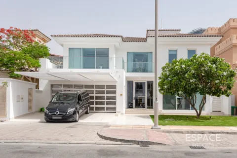 Vilă de vânzare în Palm Jumeirah, Dubai, EAU 6 dormitoare, 505 mp. №661116 - poză 1