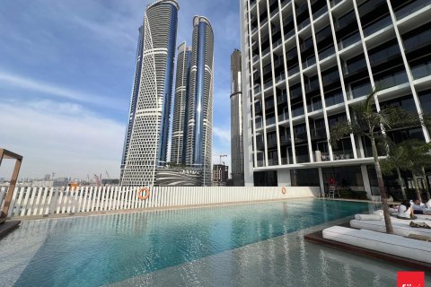 Appartamento in vendita a Business Bay, Dubai, EAU 42.6 mq. № 647838 - foto 1