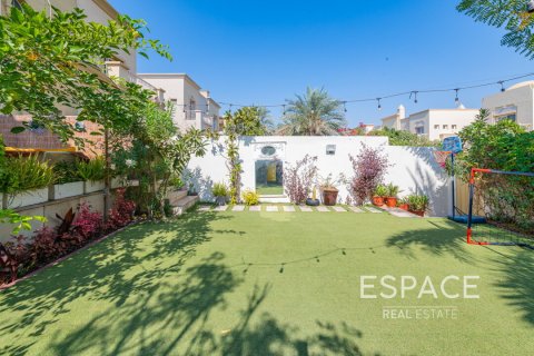 Villa in The Springs, Dubai, UAE 3 bedrooms, 228 sq.m. № 649851 - photo 20