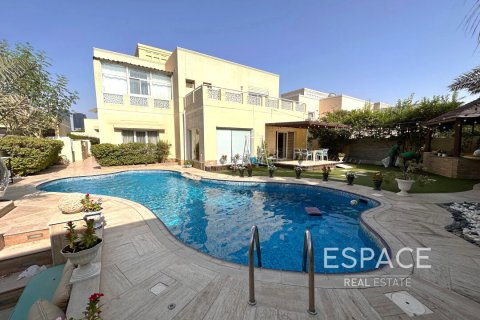 ویلا برای فروش در  Meadows، Dubai، امارات متحده عربی  5 خوابه ، 391 متر مربع ، شماره 649854 - تصویر 1