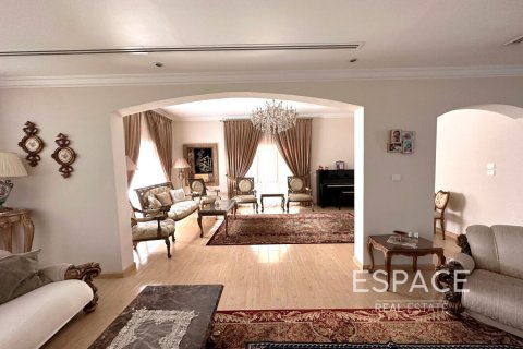 ویلا برای فروش در  Meadows، Dubai، امارات متحده عربی  5 خوابه ، 391 متر مربع ، شماره 649854 - تصویر 2