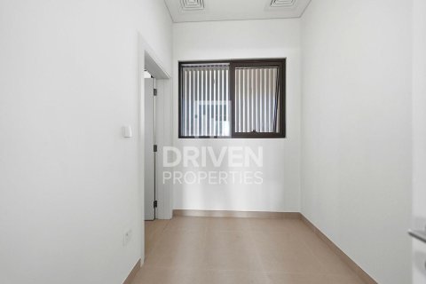 Adosado en alquiler en Nadd Al Sheba, Dubai, EAU 3 dormitorios, 167.78 m2 № 746643 - foto 5