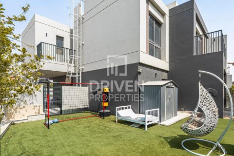 Városi lakóépület itt: Dubai South (Dubai World Central), Dubai, EAE, 4 hálószoba, 228 m², azonosító: 684403 - fénykép 1