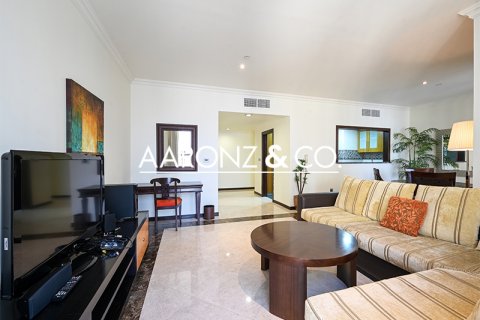 Снять в аренду квартиру в Джумейра Бич Резиденс, Дубай, ОАЭ 2 спальни, 136м2, № 670772 - фото 1