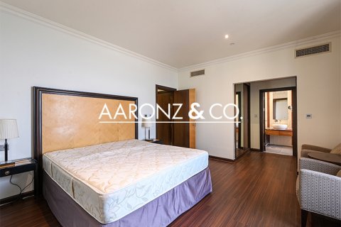 Снять в аренду квартиру в Джумейра Бич Резиденс, Дубай, ОАЭ 2 спальни, 136м2, № 670772 - фото 5