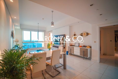 Appartement te huur in Palm Jumeirah, Dubai, VAE 2 slaapkamers, 165.2 vr.m., nr 670783 - foto 2
