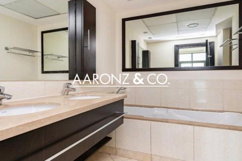 Apartamento para arrendamento em The Views, Dubai, EAU 2 quartos, 144.6 m2 № 670769 - foto 10