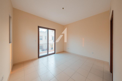 Villa para arrendamento em Dubai, EAU 3 quartos, 285 m2 № 688133 - foto 2