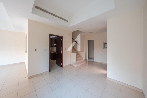 Villa para arrendamento em Dubai, EAU 3 quartos, 285 m2 № 688133 - foto 6