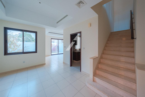 Villa para arrendamento em Dubai, EAU 3 quartos, 285 m2 № 688133 - foto 4