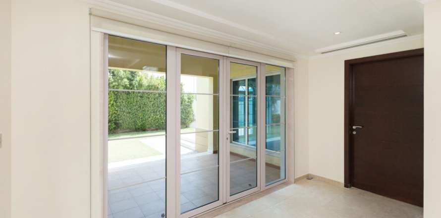 Villa a Jumeirah Park, Dubai, EAU 3 camere da letto, 676 mq. № 690479