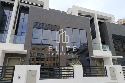 Adosado en Jumeirah Village Circle, Dubai, EAU 4 dormitorios, 283 m² № 736448