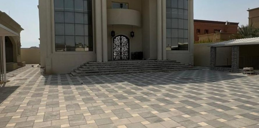 Villa à Seih Al Uraibi, Ras Al Khaimah, EAU: 6 chambres, 1394 m2 № 735072