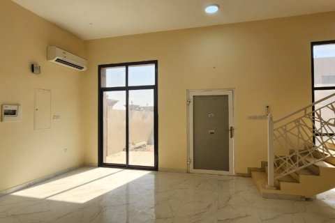 Villa in vendita a Al Qusaidat, Ras Al Khaimah, EAU 6 camere da letto, 929 mq. № 735071 - foto 1