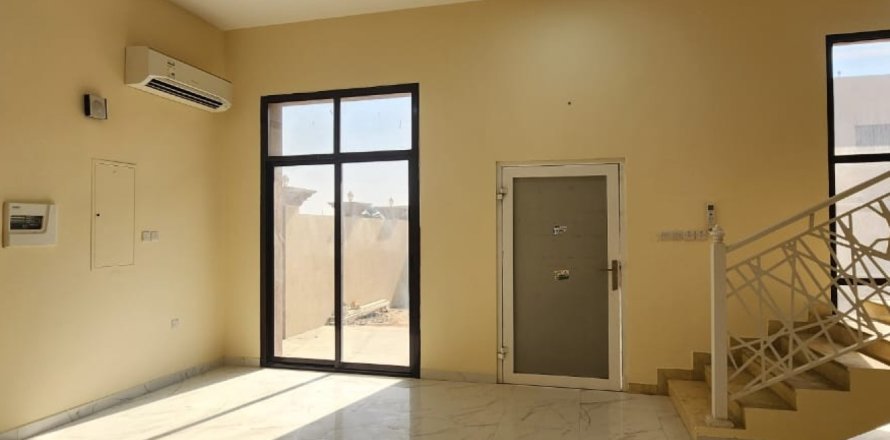 Villa a Al Qusaidat, Ras Al Khaimah, EAU 6 camere da letto, 929 mq. № 735071