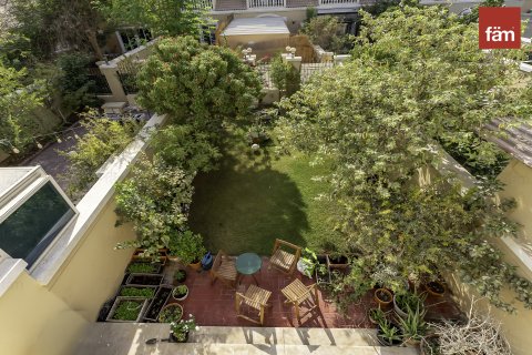Townhouse in Dubai, UAE 2 bedrooms, 180 sq.m. № 647961 - photo 18