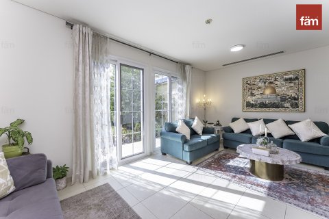 Townhouse in Dubai, UAE 2 bedrooms, 180 sq.m. № 647961 - photo 3