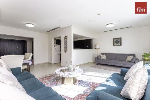 Townhouse in Dubai, UAE 2 bedrooms, 180 sq.m. № 647961 - photo 2