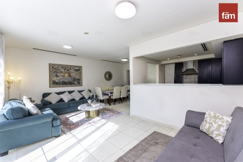 Townhouse in Dubai, UAE 2 bedrooms, 180 sq.m. № 647961 - photo 1