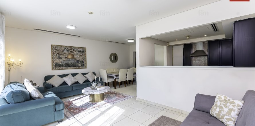 Townhouse in Dubai, UAE 2 bedrooms, 180 sq.m. № 647961