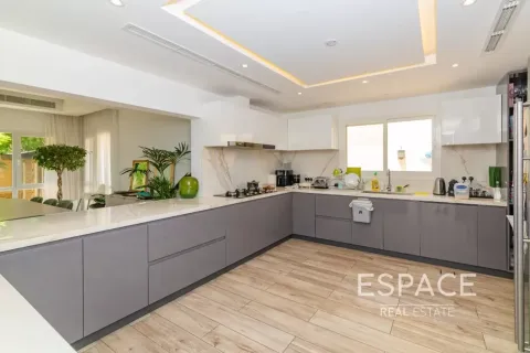 Vilă de închiriat în Meadows, Dubai, EAU 6 dormitoare, 505 mp.  №738210 - poză 1