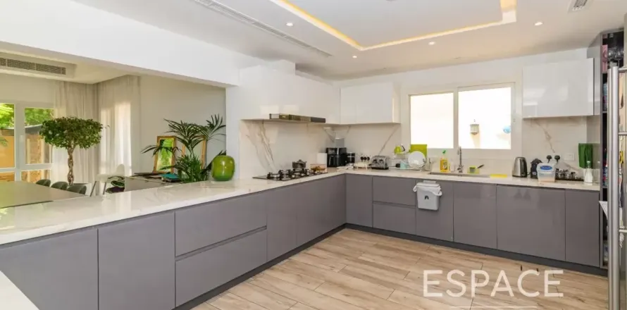 Vilă în Meadows, Dubai, EAU 6 dormitoare, 505 mp.  №738210