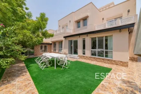 Vilă de închiriat în Meadows, Dubai, EAU 6 dormitoare, 505 mp.  №738210 - poză 17