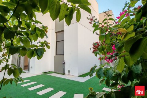 Vilë në Dubai, Emiratet e Bashkuara Arabe 4 dhoma gjumi, 250.2 m2. № 709875