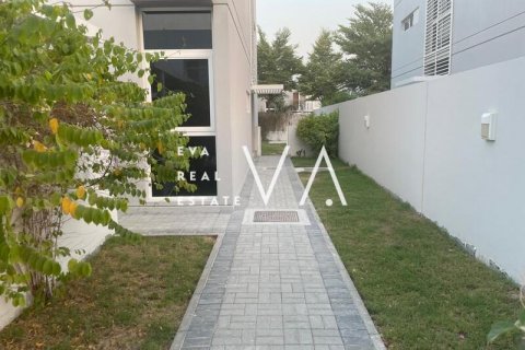 Üürile anda ridamaja asukohaga Dubai, AÜE: 4 magamistoaga, 388.88 m² Nr 637734 - pilt 4