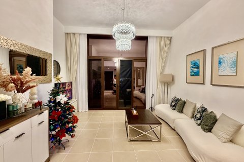 Apartmen di Town Square, Dubai, UAE 2 bilik tidur, 87.33 meter persegi № 750632 - foto 2