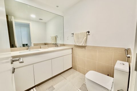 Apartmen di Town Square, Dubai, UAE 2 bilik tidur, 87.33 meter persegi № 750632 - foto 22