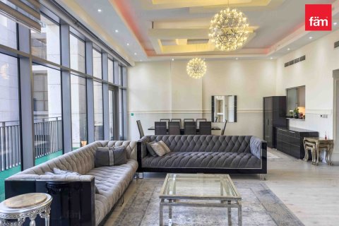 דירה למכירה ב Downtown Dubai (Downtown Burj Dubai), Dubai, איחוד האמירויות 2 חדרי שינה, 179.5 מ"ר, מספר 669807 - תמונה 2