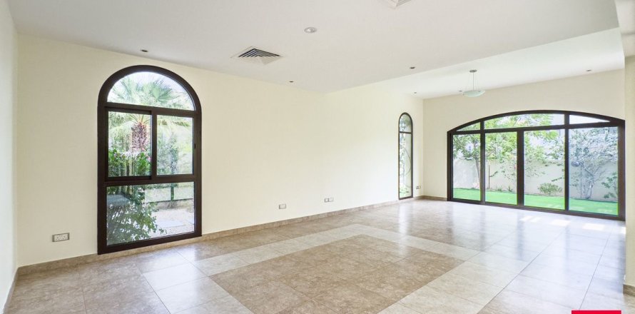 Kuća u nizu u gradu Dubai, UAE 4 spavaće sobe, 381.9 m2 Br. 669804