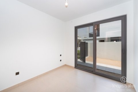 Vilă de închiriat în Dubai, EAU 4 dormitoare, 222.9 mp. №669149 - poză 15