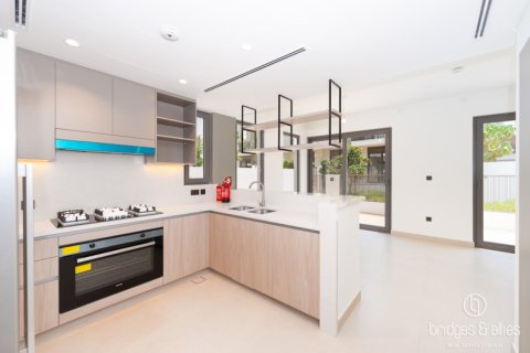 Vilă de închiriat în Dubai, EAU 4 dormitoare, 222.9 mp. №669149 - poză 4