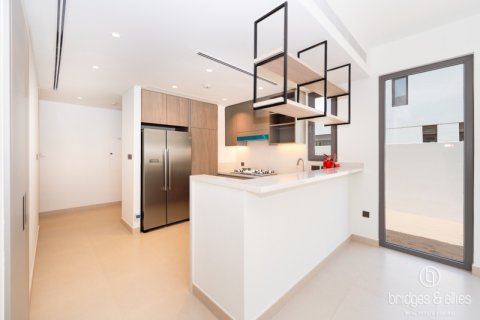 Vilă de închiriat în Dubai, EAU 4 dormitoare, 222.9 mp. №669149 - poză 3