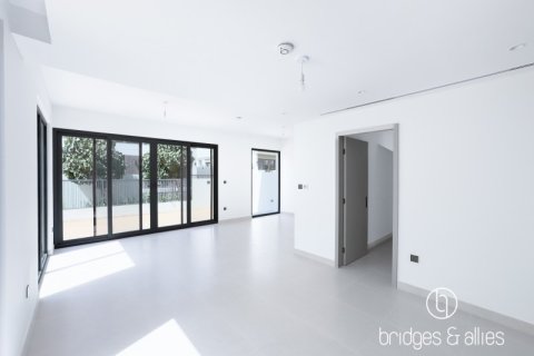 Villa til leie i Dubai, Emiratene 4 soverom, 233.8 kvm Nr. 669151 - Foto 3