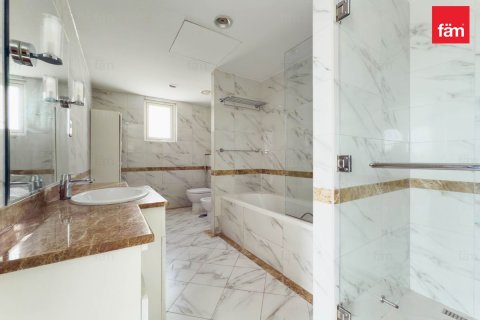 Villa til salg i Dubai, UAE 4 soveværelser, 391 kvm № 686301 - foto 13
