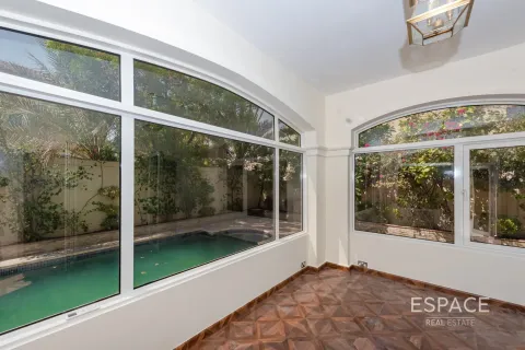 Villa sa Dubai, UAE 3 silid-tulugan, 328 sq.m. № 678679 - larawan 15